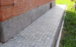 Как уложить тротуарную плитку на бетонную отмостку?