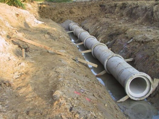 Бетонная труба в канаву