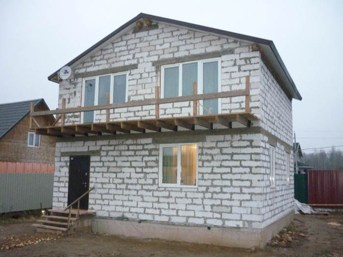 Благодаря удобным размерам модулей, можно быстро и качественно построить дом из чего строить дом газоблок или пеноблок