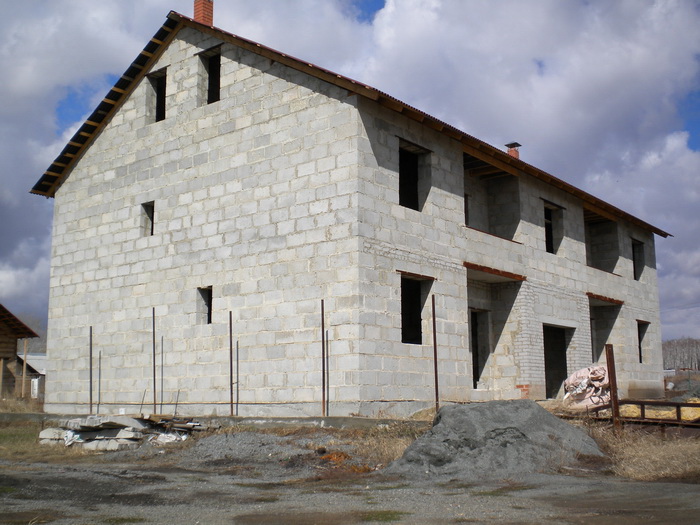 Полистиролбетонные блоки для возведения стен являются основными изделиями, производимыми из этого композитного материала полистиролбетонные блоки плюсы и минусы цена