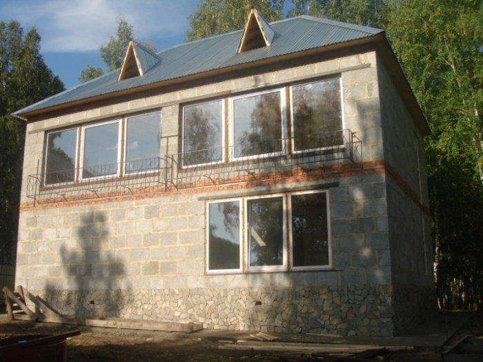 Минусы стройматериала нельзя назвать критичными, тем более что при правильном подходе их можно свести на нет полистиролбетонные блоки минусы